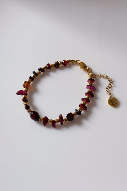 Jesienna bransoletka z kamieni naturalnych: granat, agat i tygrysie oko. Subtelna biżuteria Lulobelii – ciepła, elegancka i pełna kobiecej siły.