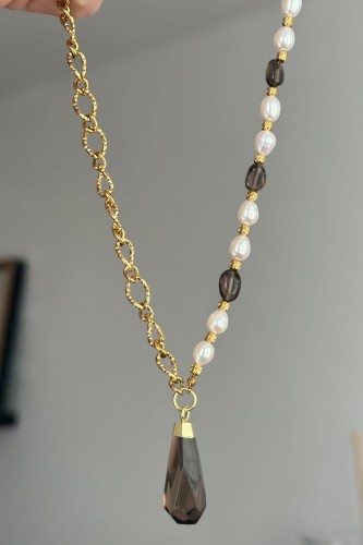 naszyjnik z pereł słodkowodnych, naszyjnik z kwarcu dymnego, biżuteria handmade, unikatowy naszyjnik, elegancka biżuteria ze stali