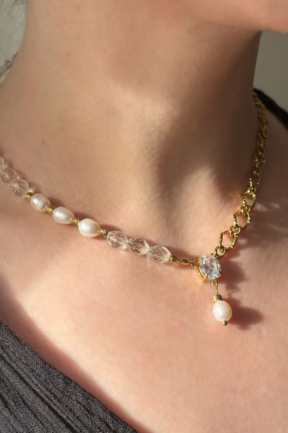 naszyjnik z pereł słodkowodnych, naszyjnik z kryształu górskiego, biżuteria handmade, unikatowy naszyjnik, elegancka biżuteria ze stali