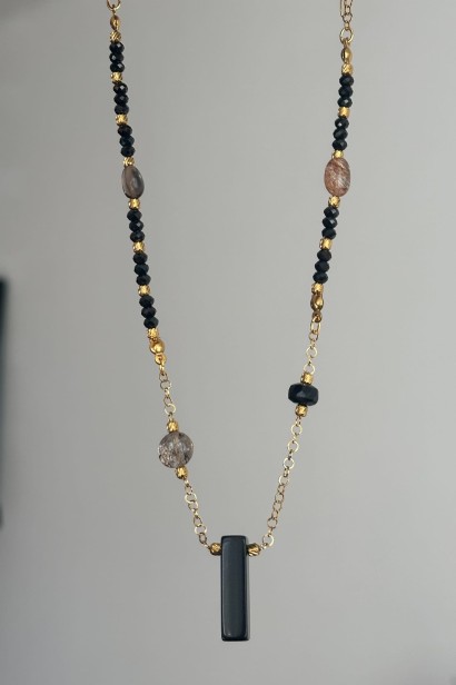 naszyjnik z obsydianu, naszyjnik z onyksu, naszyjnik z kwarcu z rutylem, biżuteria handmade, unikatowy naszyjnik