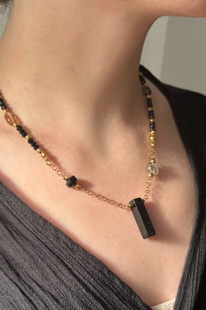 naszyjnik z obsydianu, naszyjnik z onyksu, naszyjnik z kwarcu z rutylem, biżuteria handmade, unikatowy naszyjnik