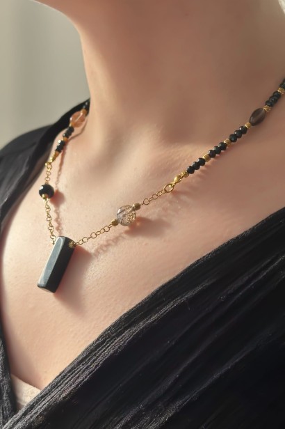 naszyjnik z obsydianu, naszyjnik z onyksu, naszyjnik z kwarcu z rutylem, biżuteria handmade, unikatowy naszyjnik