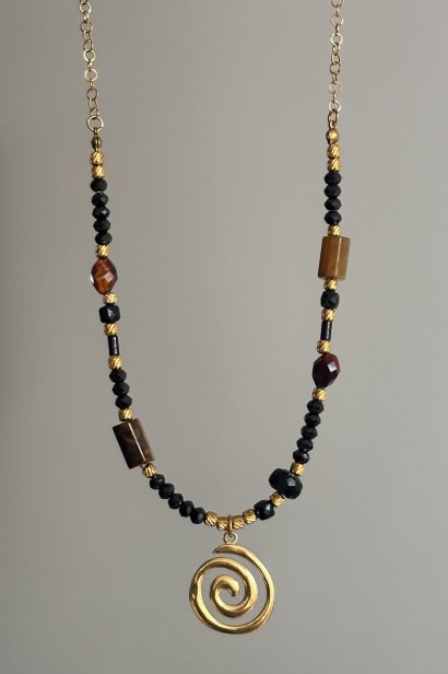naszyjnik z onyksu, naszyjnik z tygrysiego oka, naszyjnik z turmalinu, biżuteria handmade, unikatowy naszyjnik, czarna biżuteria ze stali