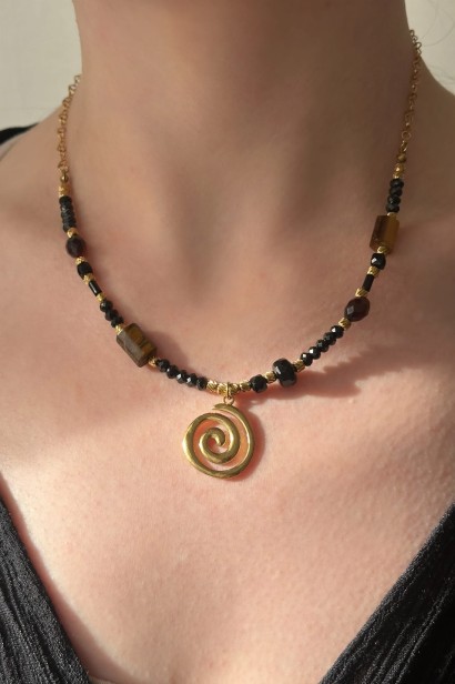 naszyjnik z onyksu, naszyjnik z tygrysiego oka, naszyjnik z turmalinu, biżuteria handmade, unikatowy naszyjnik, czarna biżuteria ze stali