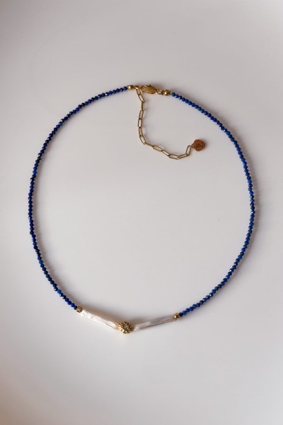 naszyjnik z lapis lazuli i perłą, komplet biżuterii z lapisem, ręcznie robiona biżuteria, elegancka biżuteria damska, zestaw biżuterii na prezent, perła naturalna biżuteria, stal szlachetna 316L