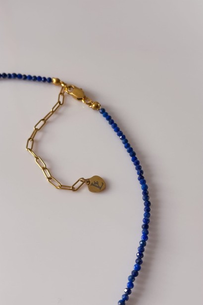 naszyjnik z lapis lazuli i perłą, komplet biżuterii z lapisem, ręcznie robiona biżuteria, elegancka biżuteria damska, zestaw biżuterii na prezent, perła naturalna biżuteria, stal szlachetna 316L