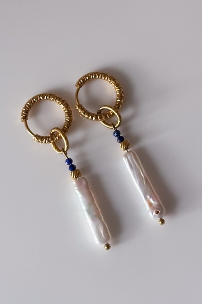 naszyjnik z lapis lazuli i perłą, komplet biżuterii z lapisem, ręcznie robiona biżuteria, elegancka biżuteria damska, zestaw biżuterii na prezent, perła naturalna biżuteria, stal szlachetna 316L