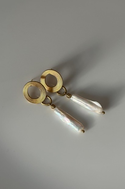 wiszące kolczyki z pereł, kolczyki z perłą hodowlaną, eleganckie kolczyki handmade, perły naturalne biżuteria, kolczyki stal szlachetna