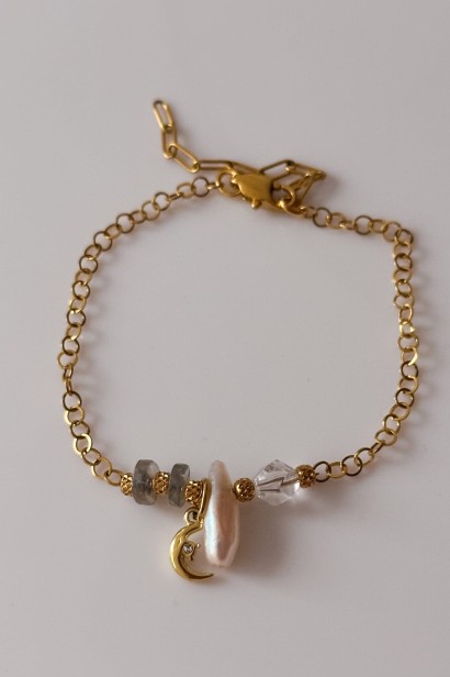 bransoletka z perłą i labradorytem, bransoletka księżyc, delikatna bransoletka handmade, bransoletka z kryształem górskim, biżuteria z kamieni naturalnych
