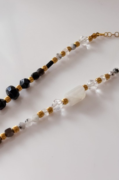 Naszyjnik lunula z obsydianem i turmalinem, kamienie naturalne, księżyc, biżuteria handmade, stal szlachetna, unikat Lulobelia.