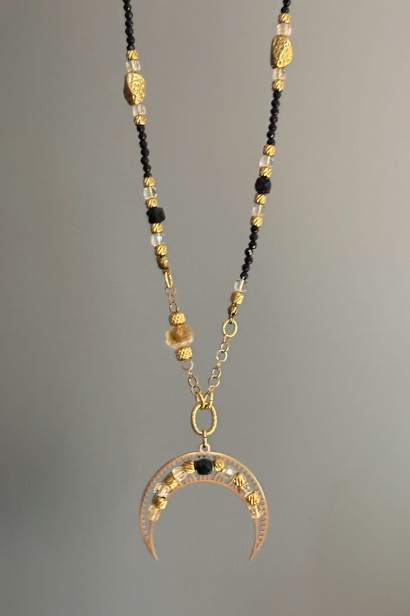 Naszyjnik Lunula Girl Boss z cytrynem i czarnym turmalinem — unikatowa biżuteria ze stali szlachetnej, symbol siły i kobiecej energii.