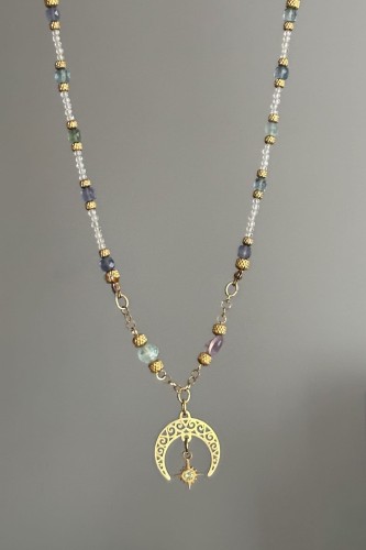 Naszyjnik lunula z fluorytem, ametrynem i kryształem górskim — unikatowa biżuteria dla kobiet pełnych pomysłów i inspiracji.