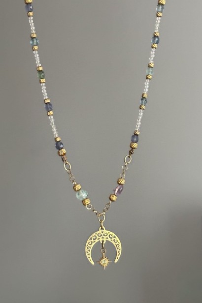 Naszyjnik lunula z fluorytem, ametrynem i kryształem górskim — unikatowa biżuteria dla kobiet pełnych pomysłów i inspiracji.