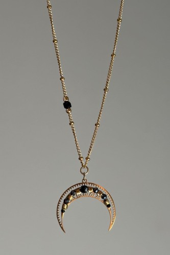 naszyjnik z lunulą lunula z czarnym turmalinem naszyjnik z hematytem biżuteria symboliczna damska naszyjnik z księżycem stal szlachetna lunula ochronna biżuteria biżuteria handmade z kamieni naturalnych