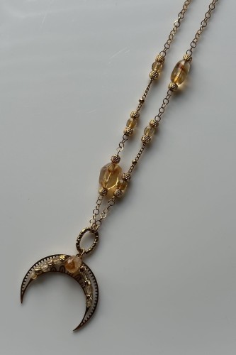 lunula z cytrynem naszyjnik dobrostan kobiety cytryn biżuteria damska naszyjnik z księżycem stal szlachetna biżuteria symboliczna handmade lunula obfitości i spełnienia naszyjnik regulowany damski