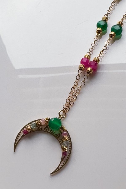 lunula radości naszyjnik z księżycem kolorowe kamienie biżuteria symboliczna handmade naszyjnik rubin turmalin agat biżuteria damska z intencją lunula regulowana stal szlachetna naszyjnik o radości życia