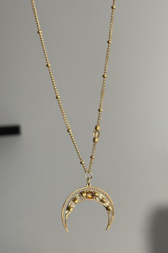 lunula z cytrynem, naszyjnik z księżycem handmade, biżuteria dobrostanu, cytryn naszyjnik damski, symboliczna biżuteria dla kobiet, złoty naszyjnik z lunulą, biżuteria z przesłaniem, cytryn stal szlachetna