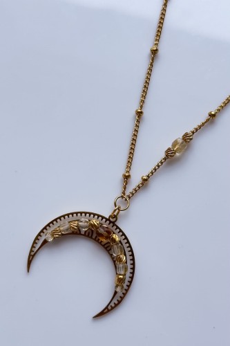 lunula z cytrynem, naszyjnik z księżycem handmade, biżuteria dobrostanu, cytryn naszyjnik damski, symboliczna biżuteria dla kobiet, złoty naszyjnik z lunulą, biżuteria z przesłaniem, cytryn stal szlachetna