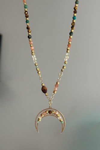 lunula z kamieni naturalnych, naszyjnik z lunulą, biżuteria symboliczna damska, cytryn kamień, malachit chryzokola szmaragd, stal szlachetna