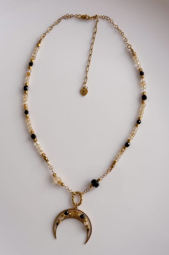 lunula z kamieni naturalnych, naszyjnik z lunulą, biżuteria symboliczna damska, cytryn kamień, czarny turmalin, naszyjnik stal szlachetna, lunula dobrobyt