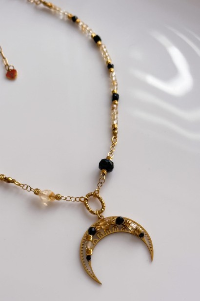 lunula z kamieni naturalnych, naszyjnik z lunulą, biżuteria symboliczna damska, cytryn kamień, czarny turmalin, naszyjnik stal szlachetna, lunula dobrobyt