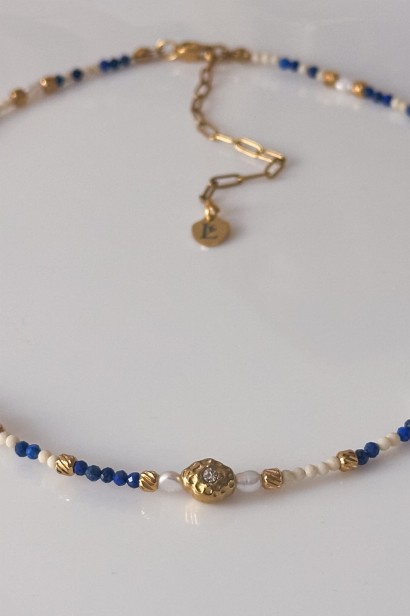 kolia z lapisu lazuli, naszyjnik z pereł, biżuteria inspirowana Grecją, ręcznie robiona kolia, biżuteria letnia, unikatowa kolia damska, naszyjnik z kamieni naturalnych