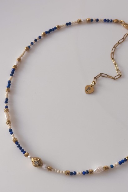 kolia z lapisu lazuli, naszyjnik z pereł, biżuteria inspirowana Grecją, ręcznie robiona kolia, biżuteria letnia, unikatowa kolia damska, naszyjnik z kamieni naturalnych