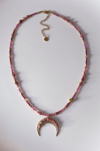 lunula miłości, naszyjnik z lunulą, różowy turmalin naszyjnik, rubin biżuteria, symboliczna biżuteria damska, unikatowy naszyjnik handmade, biżuteria z przesłaniem, lunula stal szlachetna
