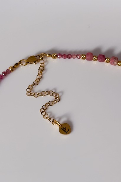 lunula miłości, naszyjnik z lunulą, różowy turmalin naszyjnik, rubin biżuteria, symboliczna biżuteria damska, unikatowy naszyjnik handmade, biżuteria z przesłaniem, lunula stal szlachetna