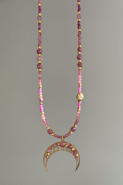 lunula miłości, naszyjnik z lunulą, różowy turmalin naszyjnik, rubin biżuteria, symboliczna biżuteria damska, unikatowy naszyjnik handmade, biżuteria z przesłaniem, lunula stal szlachetna