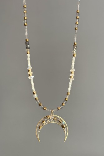 lunula z labradorytem, naszyjnik z kamieniem księżycowym, biżuteria symboliczna damska, lunula ręcznie robiona, unikatowy naszyjnik z kamieni naturalnych, biżuteria intuicja kobiecość