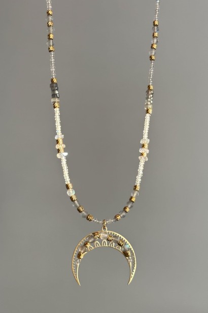 lunula z labradorytem, naszyjnik z kamieniem księżycowym, biżuteria symboliczna damska, lunula ręcznie robiona, unikatowy naszyjnik z kamieni naturalnych, biżuteria intuicja kobiecość