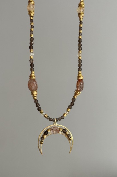 Lunula z kwarcem z rutylem, kwarcem dymnym i cytrynem. Unikatowy naszyjnik damski ze stali szlachetnej, regulowana długość.