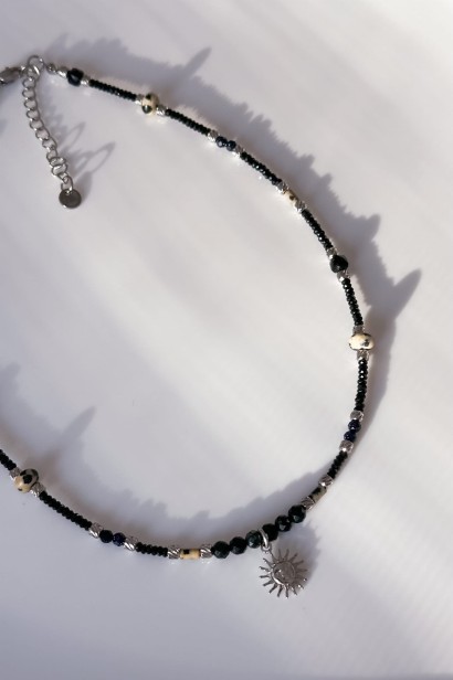 Choker Shine ze słoneczkiem: czarny turmalin, jaspis dalmatyński, noc kairu. Stal szlachetna, regulacja 40+5 cm, złoty/srebrny.