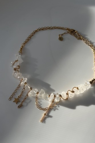 kryształowy choker, choker z kryształem górskim, naszyjnik z kryształem górskim, unikatowy choker handmade, choker zaplatany łańcuszkami, biżuteria z kamieni naturalnych, choker stal szlachetna