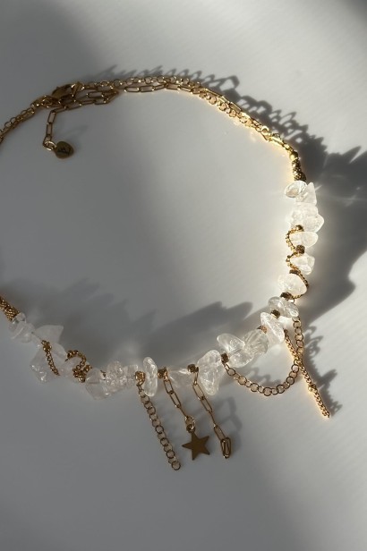 kryształowy choker, choker z kryształem górskim, naszyjnik z kryształem górskim, unikatowy choker handmade, choker zaplatany łańcuszkami, biżuteria z kamieni naturalnych, choker stal szlachetna