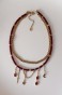 choker z jadeitem czerwonym, naszyjnik z czerwonym jadeitem, choker stal szlachetna złoty, sensualny naszyjnik damski, biżuteria symboliczna, unikatowy choker, elegancki