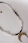 unikatowy naszyjnik z lunulą, złota lunula, biżuteria symboliczna, naszyjnik z kamieni naturalnych, kamień księżycowy, labradoryt, onyks, czarny turmalin, biżuteria handmade, naszyjnik z regulacją