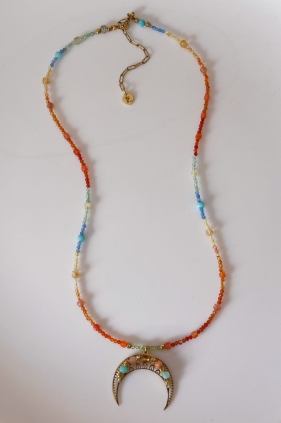 unikatowy naszyjnik z lunulą, kolorowa biżuteria z kamieni naturalnych, lunula złota, karneol, agat kolorowy, amazonit, cytryn, kamień słoneczny, biżuteria handmade, naszyjnik z regulacją
