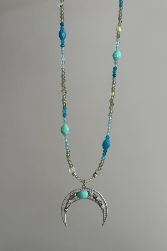 unikatowy naszyjnik z lunulą, lunula srebrna, naszyjnik z agatami, apatyt prehnit oliwin kyjanit, biżuteria handmade z kamieni naturalnych, symboliczny naszyjnik damski, biżuteria z intencją