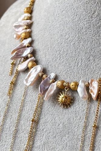 perłowa kolia boho, naszyjnik z perłami i słońcem, unikatowa kolia z perłami, biżuteria celestial boho, perły naturalne naszyjnik, złota kolia z perłami