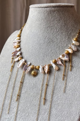 perłowa kolia boho, naszyjnik z perłami i słońcem, unikatowa kolia z perłami, biżuteria celestial boho, perły naturalne naszyjnik, złota kolia z perłami