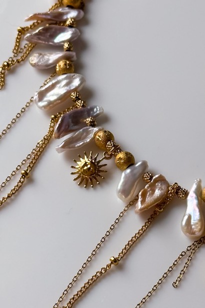 perłowa kolia boho, naszyjnik z perłami i słońcem, unikatowa kolia z perłami, biżuteria celestial boho, perły naturalne naszyjnik, złota kolia z perłami