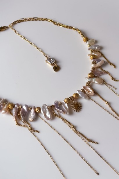 perłowa kolia boho, naszyjnik z perłami i słońcem, unikatowa kolia z perłami, biżuteria celestial boho, perły naturalne naszyjnik, złota kolia z perłami