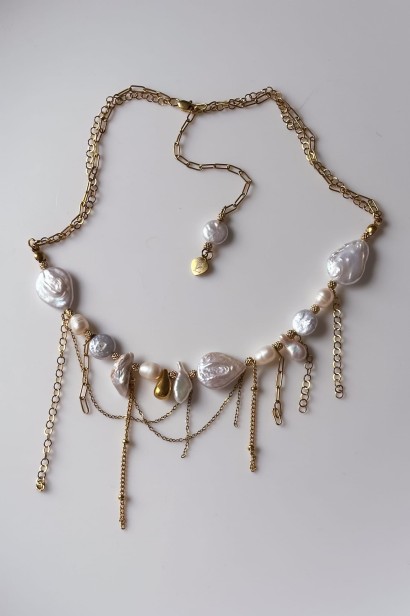 perłowa kolia z perłami, naszyjnik z perłami boho, kolia z perłami unikat, biżuteria z perłami złota, zmysłowa kolia perłowa, delikatny naszyjnik z perłami