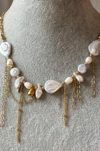 perłowa kolia z perłami, naszyjnik z perłami boho, kolia z perłami unikat, biżuteria z perłami złota, zmysłowa kolia perłowa, delikatny naszyjnik z perłami