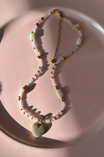 unikatowy naszyjnik z sercem, naszyjnik walentynkowy, naszyjnik z kwarcem różowym, naszyjnik z kamieniem księżycowym, naszyjnik z labradorytem, biżuteria symbol miłości, złoty naszyjnik z cyrkoniami, prezent dla kobiety