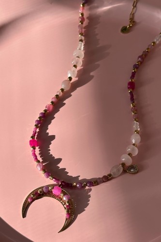 unikatowa lunula walentynkowa, naszyjnik lunula, naszyjnik z różowym turmalinem, naszyjnik z kwarcem różowym, naszyjnik z rubinem, naszyjnik z agatem, naszyjnik z granatem, biżuteria symbol miłości, prezent dla kobiety