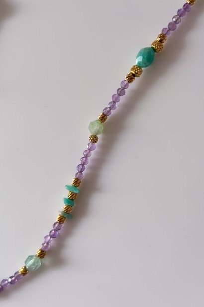 lunula z kamieni naturalnych, naszyjnik z amazonitem, naszyjnik z ametystem, kamień księżycowy biżuteria, naszyjnik z fluorytem, kobiecy talizman, wyjątkowy naszyjnik damski