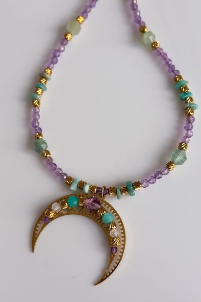 lunula z kamieni naturalnych, naszyjnik z amazonitem, naszyjnik z ametystem, kamień księżycowy biżuteria, naszyjnik z fluorytem, kobiecy talizman, wyjątkowy naszyjnik damski